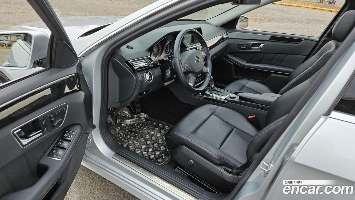 Mercedes-Benz E-Class 2011