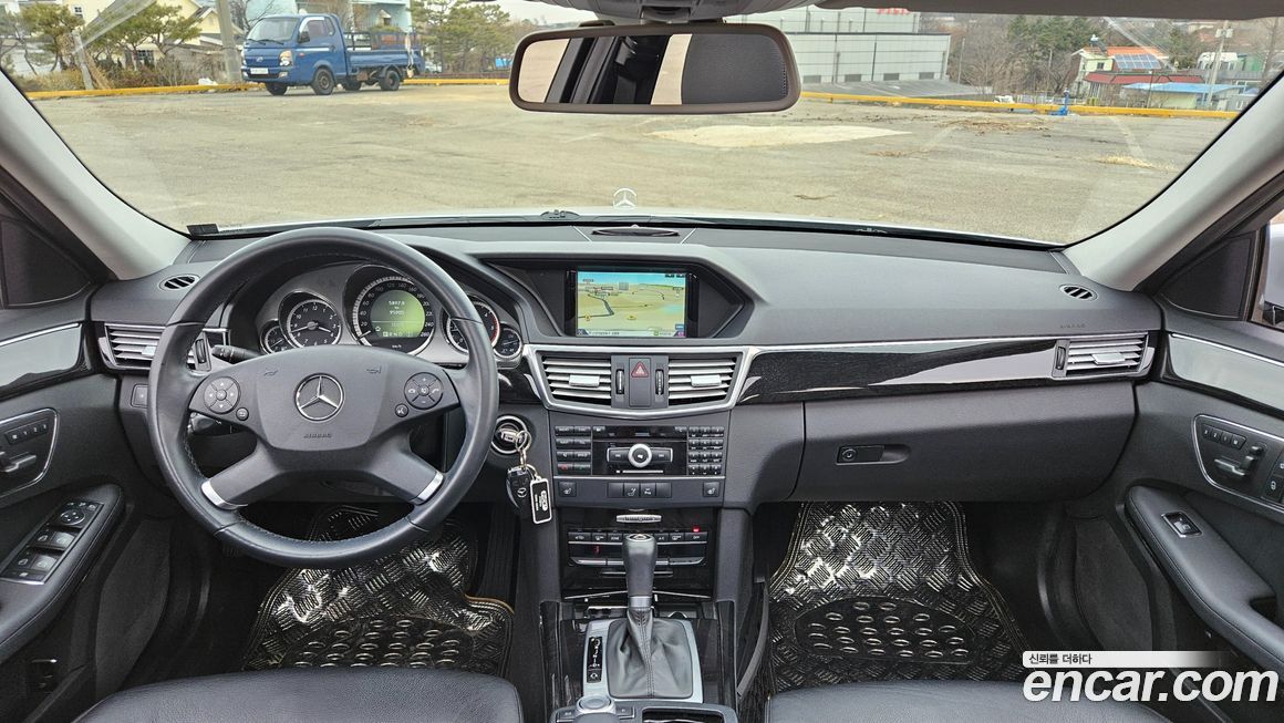 Mercedes-Benz E-Class 2011