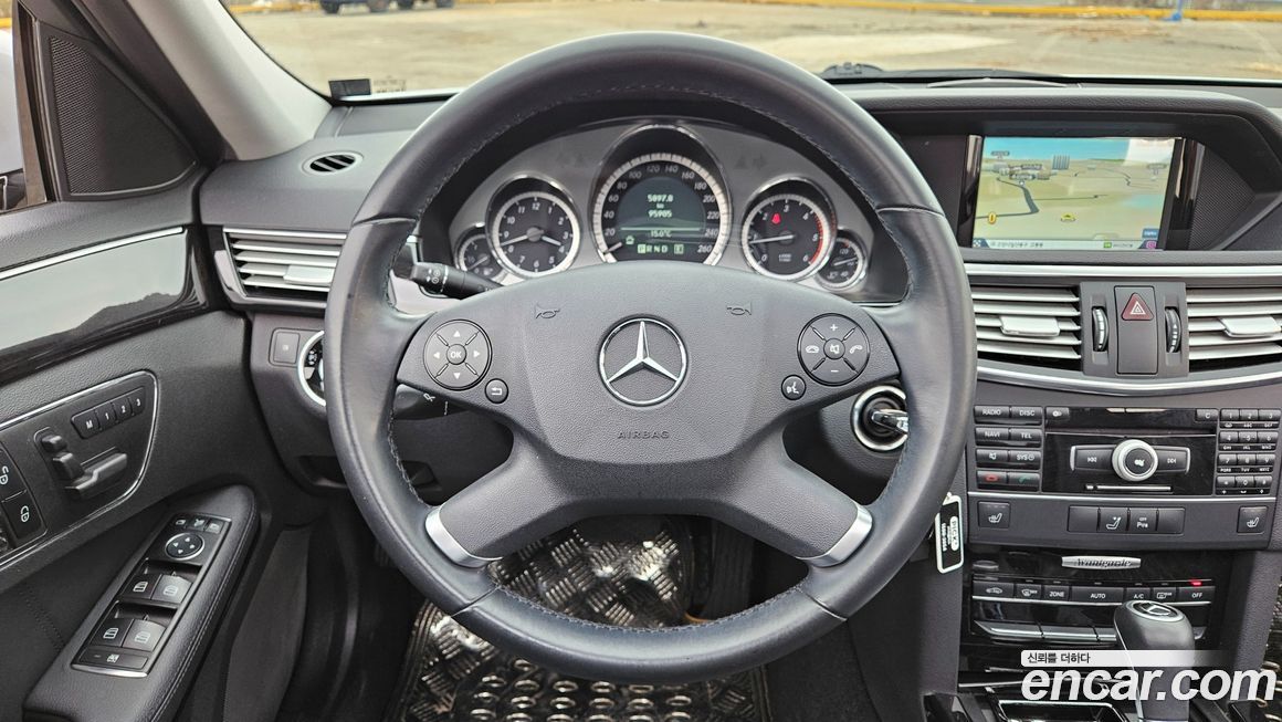 Mercedes-Benz E-Class 2011