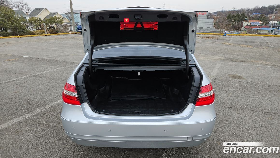 Mercedes-Benz E-Class 2011