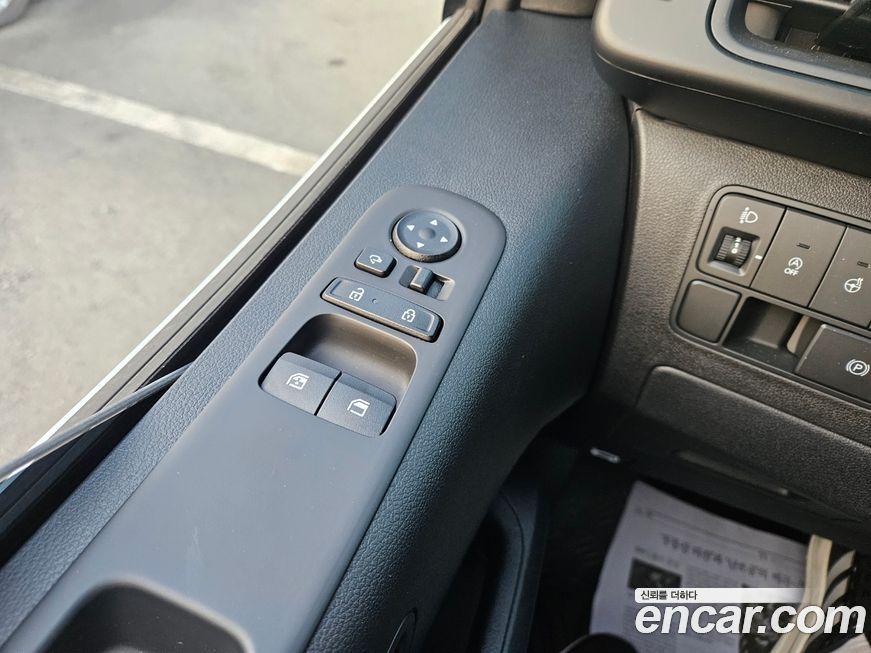 Hyundai Staria 2025