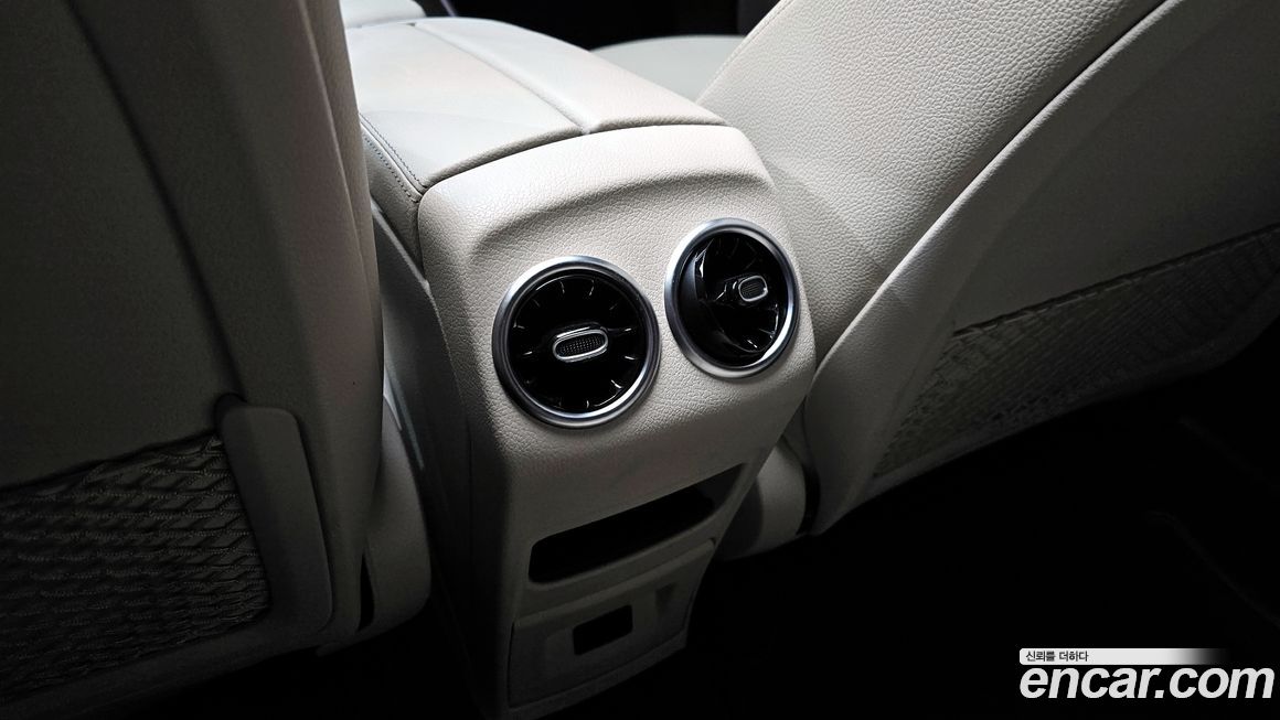 Mercedes-Benz GLB-Class 2021