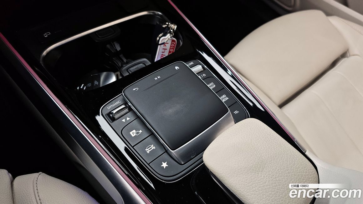 Mercedes-Benz GLB-Class 2021