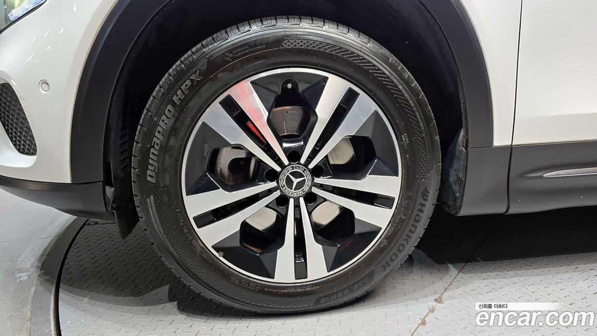 Mercedes-Benz GLB-Class 2021