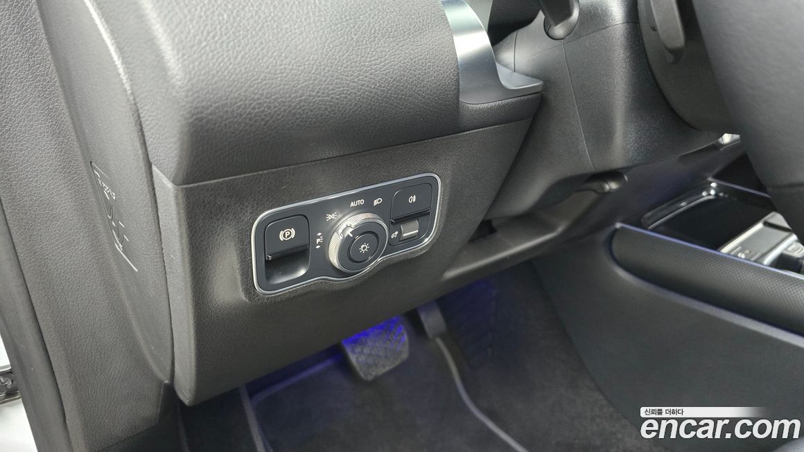 Mercedes-Benz GLB-Class 2021