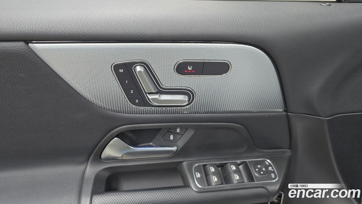 Mercedes-Benz GLB-Class 2021