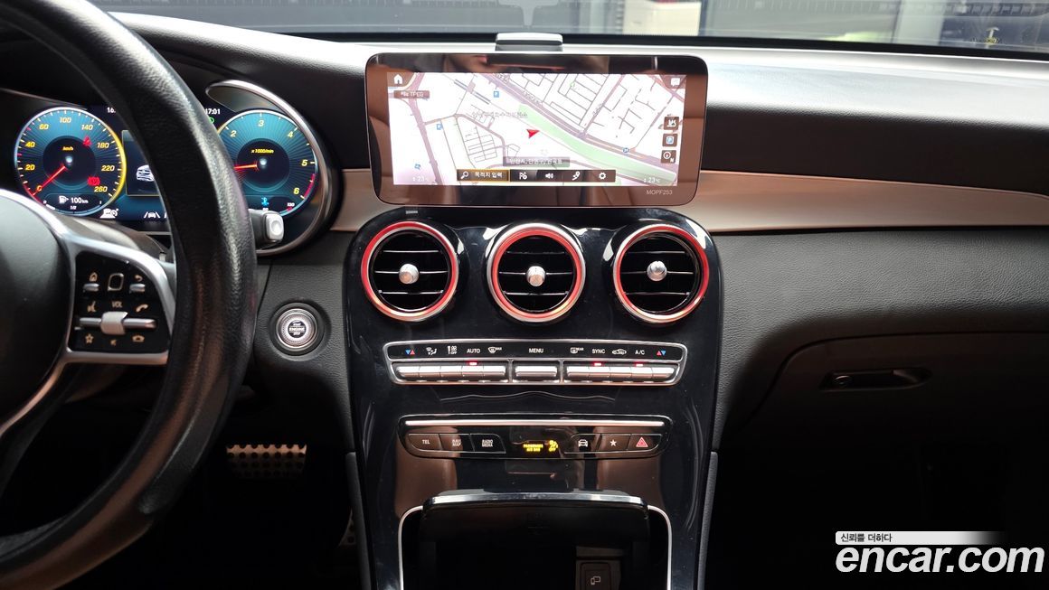 Mercedes-Benz GLC-Class 2021