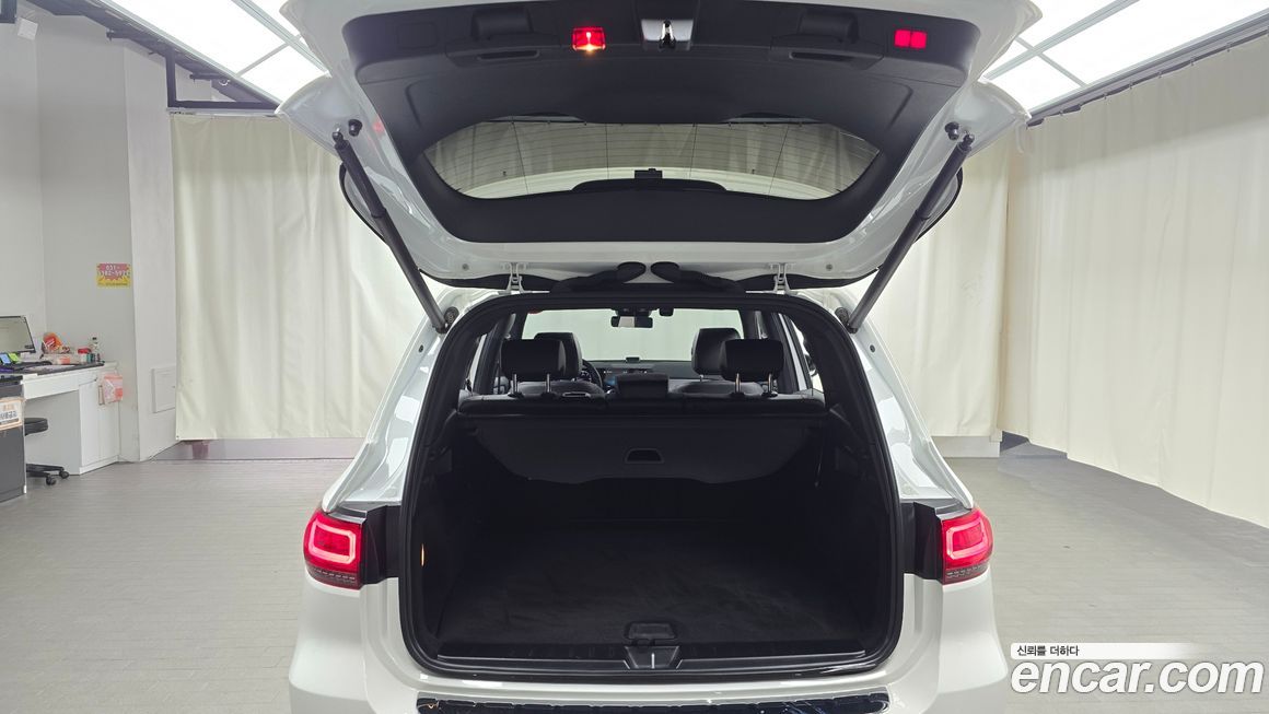 Mercedes-Benz GLB-Class 2021