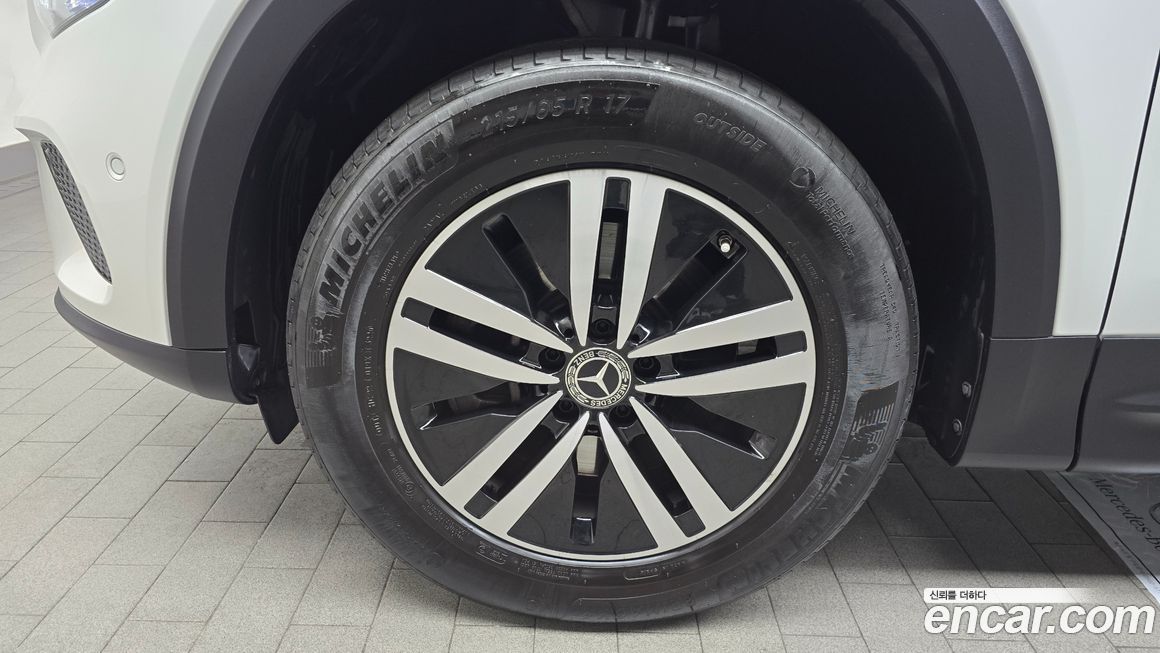 Mercedes-Benz GLB-Class 2021