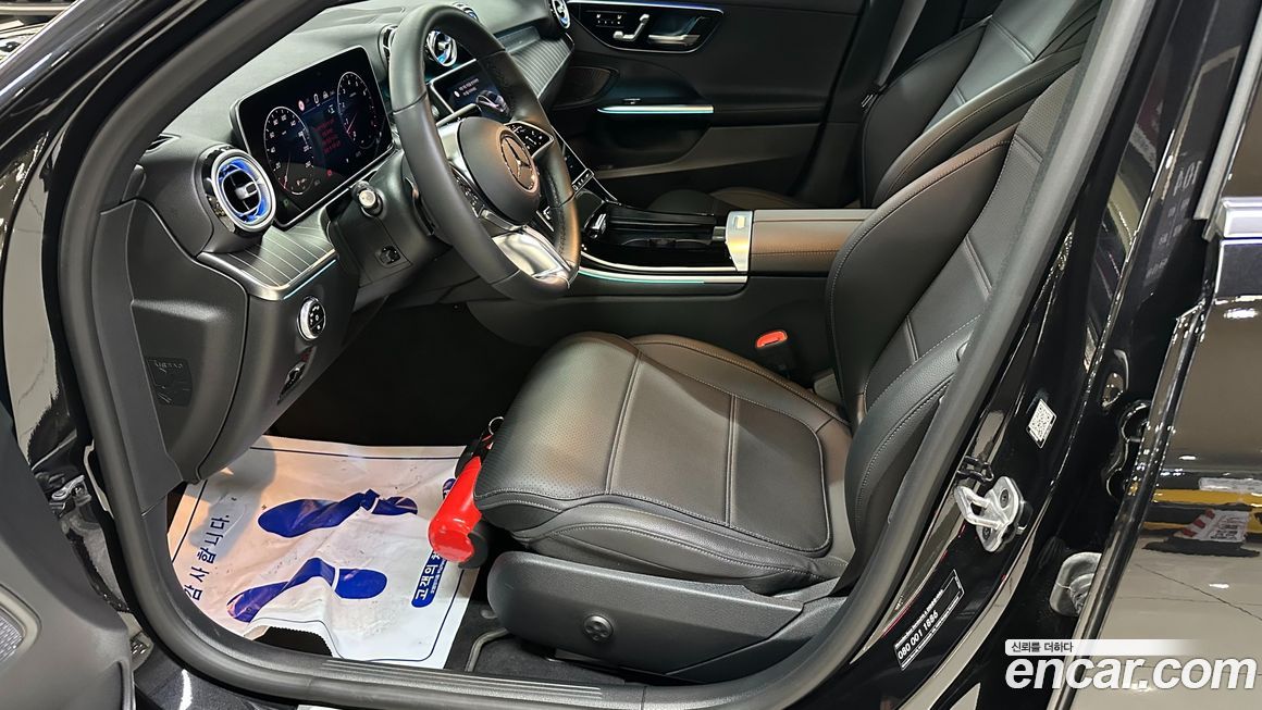 Mercedes-Benz C-Class 2025