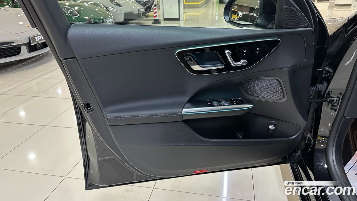 Mercedes-Benz C-Class 2025