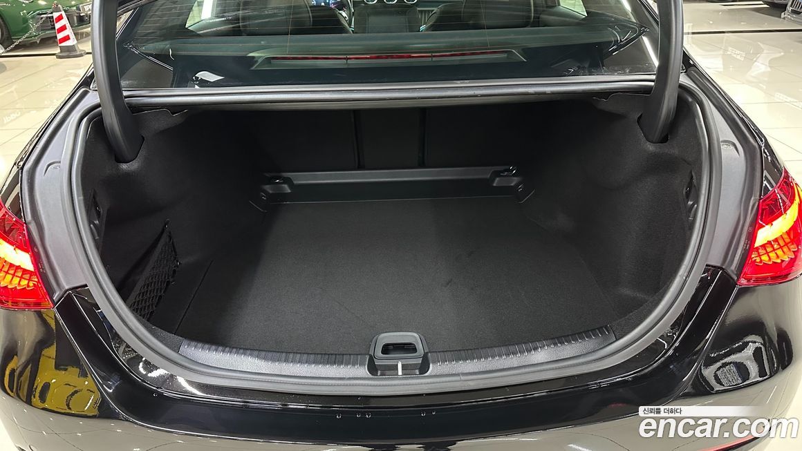 Mercedes-Benz C-Class 2025