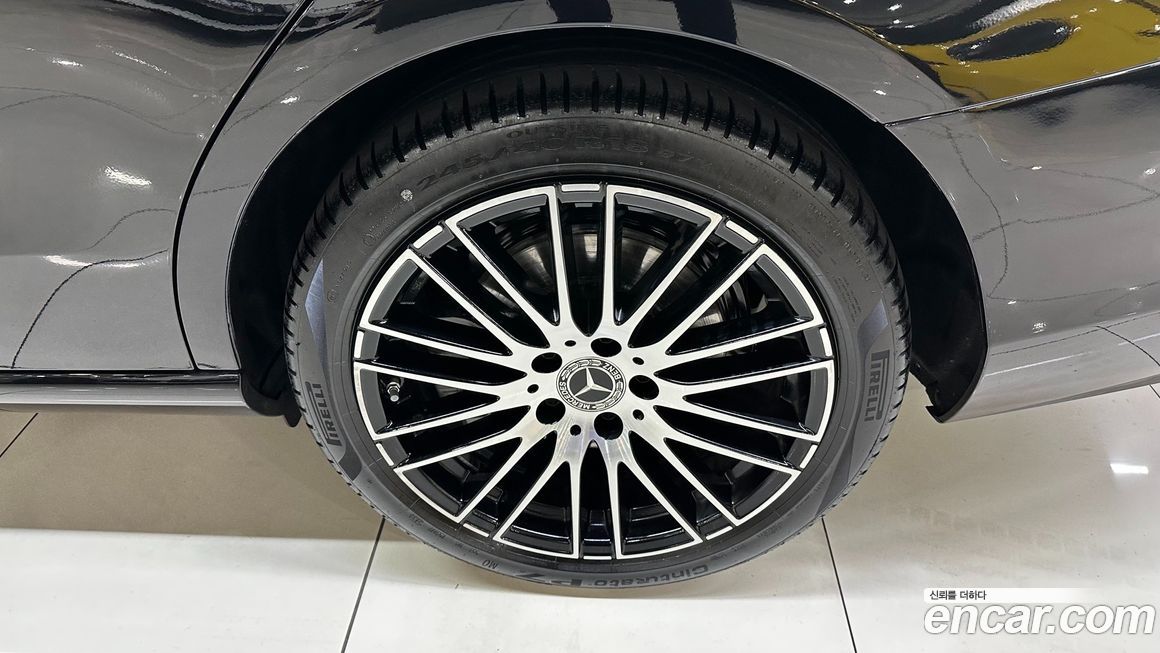 Mercedes-Benz C-Class 2025