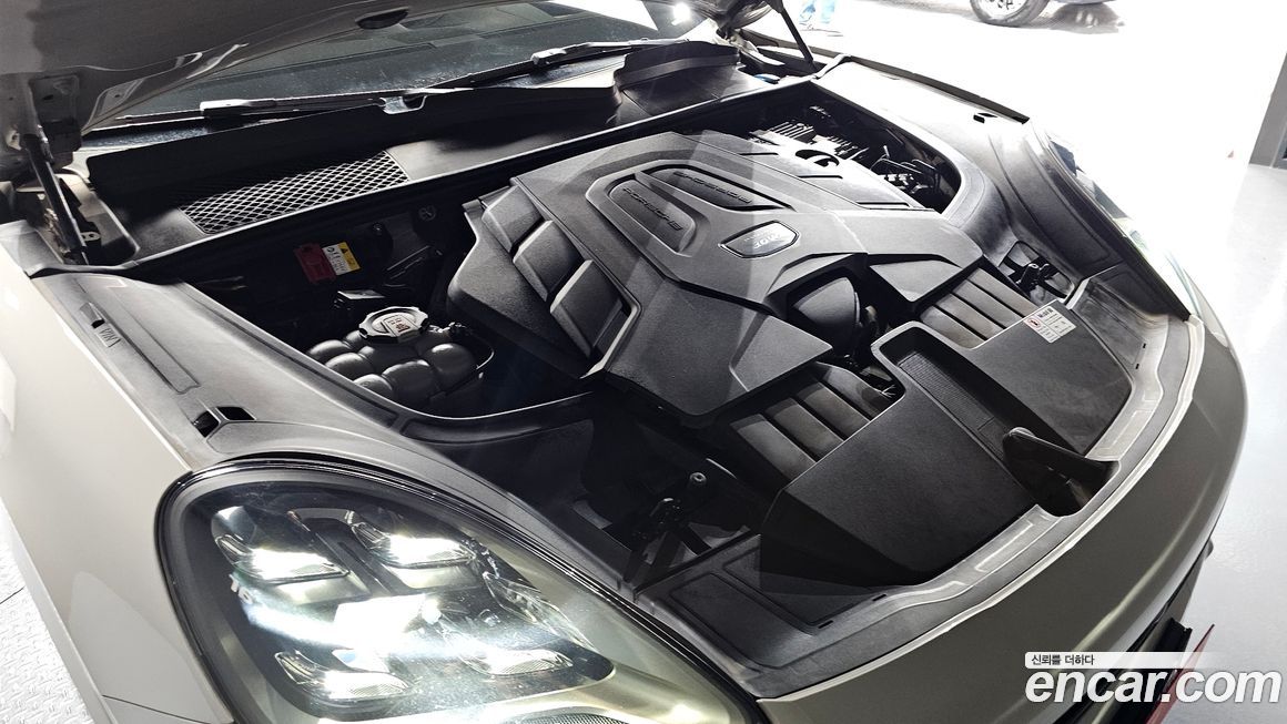 Porsche Cayenne 2021