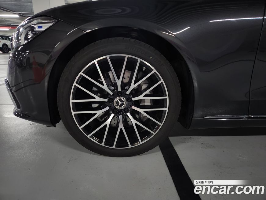 Mercedes-Benz S-Class 2025