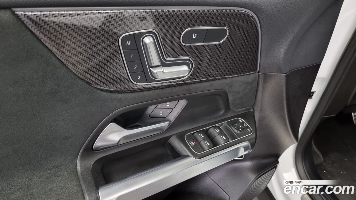 Mercedes-Benz GLB-Class 2021