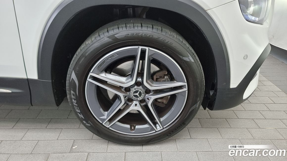 Mercedes-Benz GLB-Class 2021