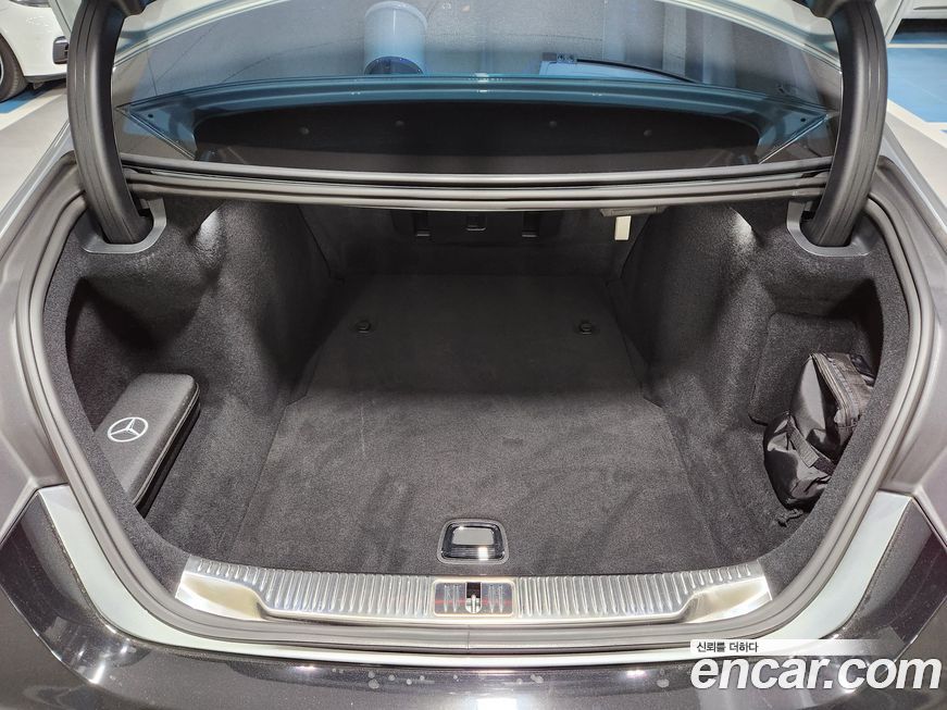 Mercedes-Benz S-Class 2024