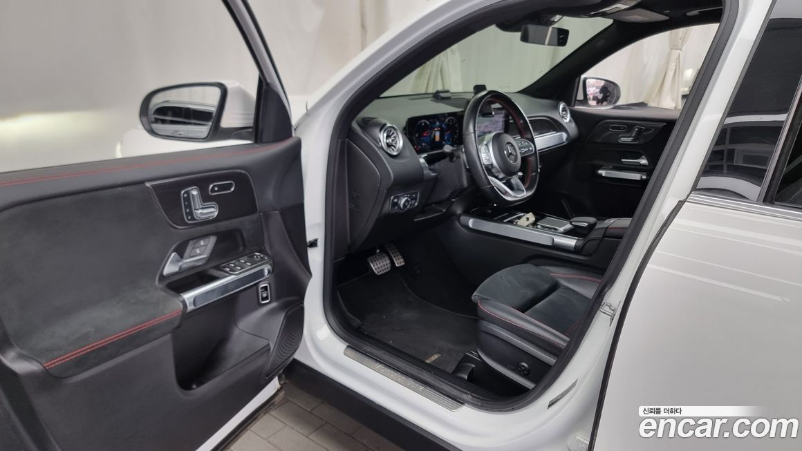 Mercedes-Benz GLB-Class 2021