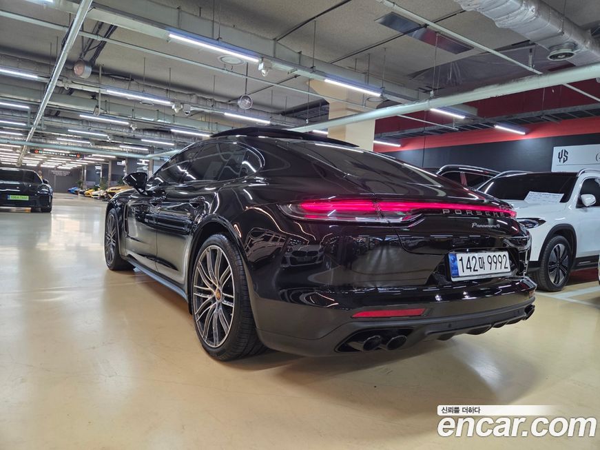 Porsche Panamera 2023