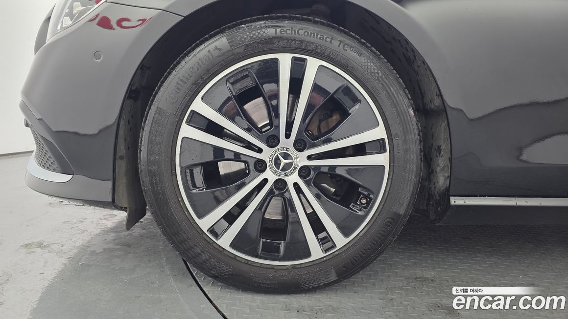 Mercedes-Benz E-Class 2021