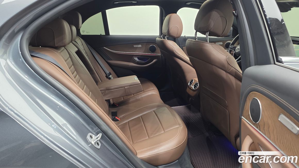 Mercedes-Benz E-Class 2021