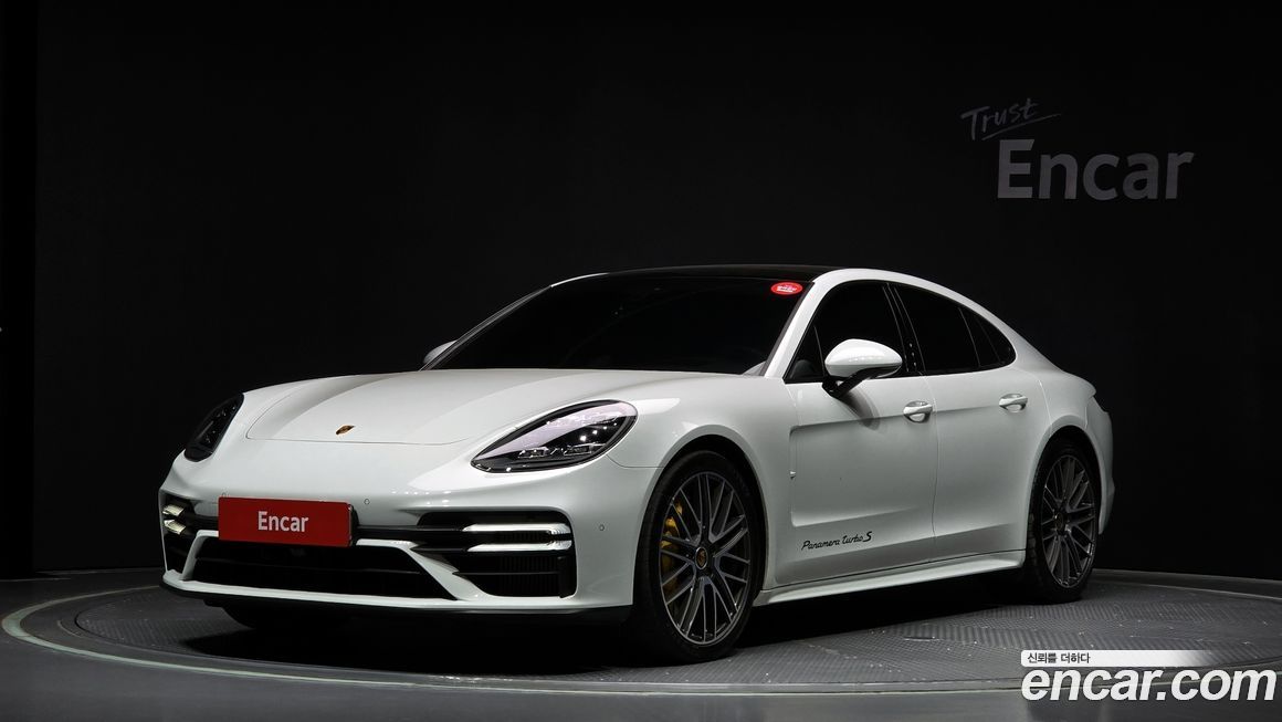Porsche Panamera 2021