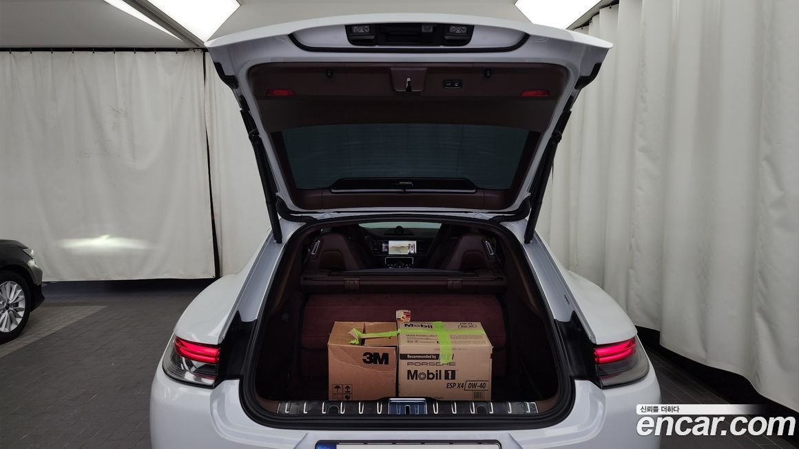 Porsche Panamera 2021