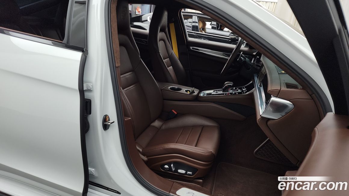 Porsche Panamera 2021