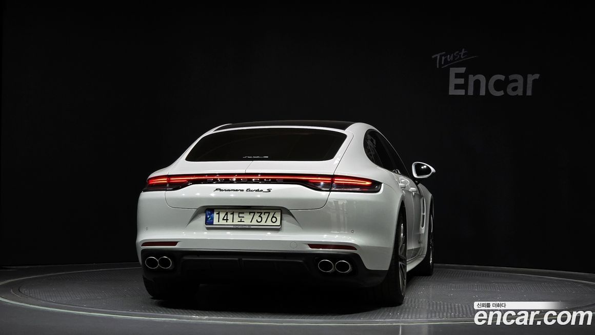 Porsche Panamera 2021