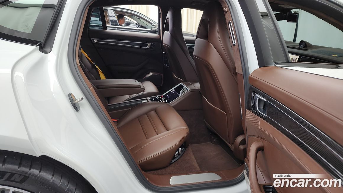 Porsche Panamera 2021