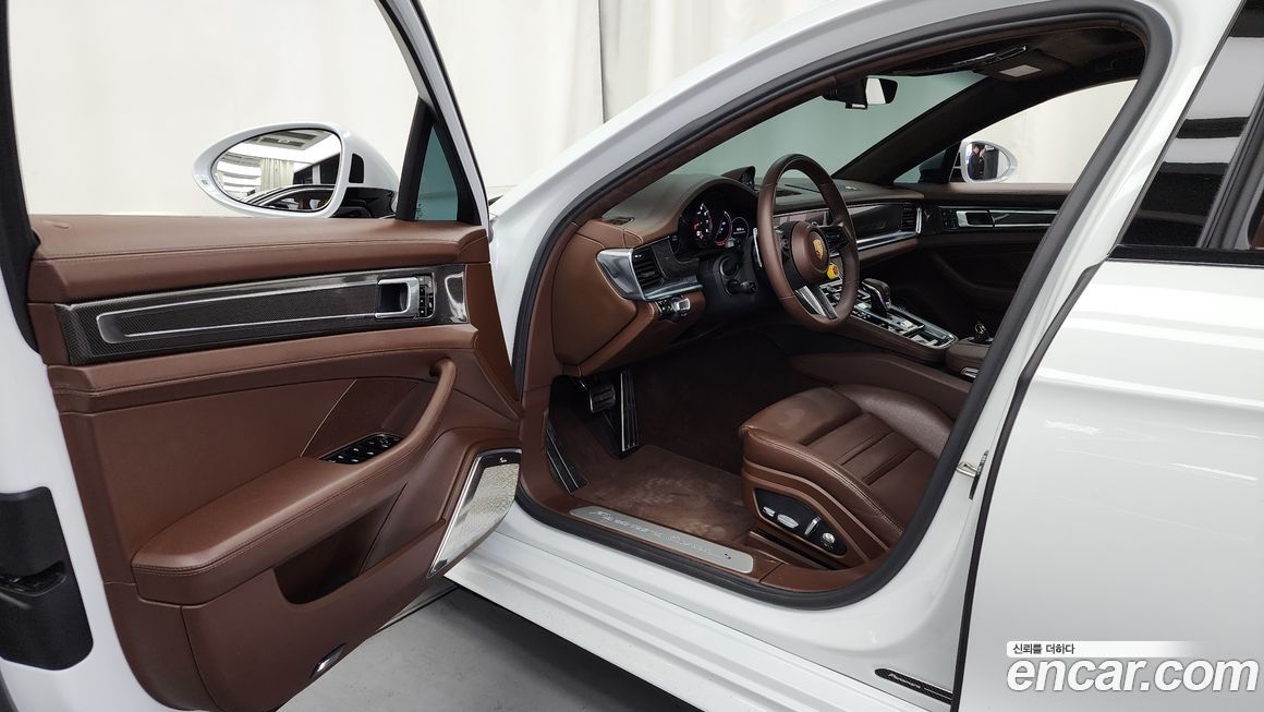 Porsche Panamera 2021