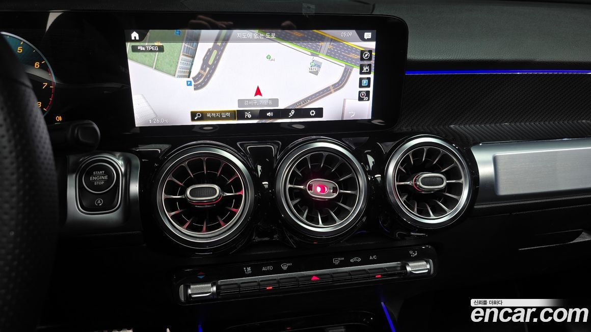 Mercedes-Benz GLB-Class 2021