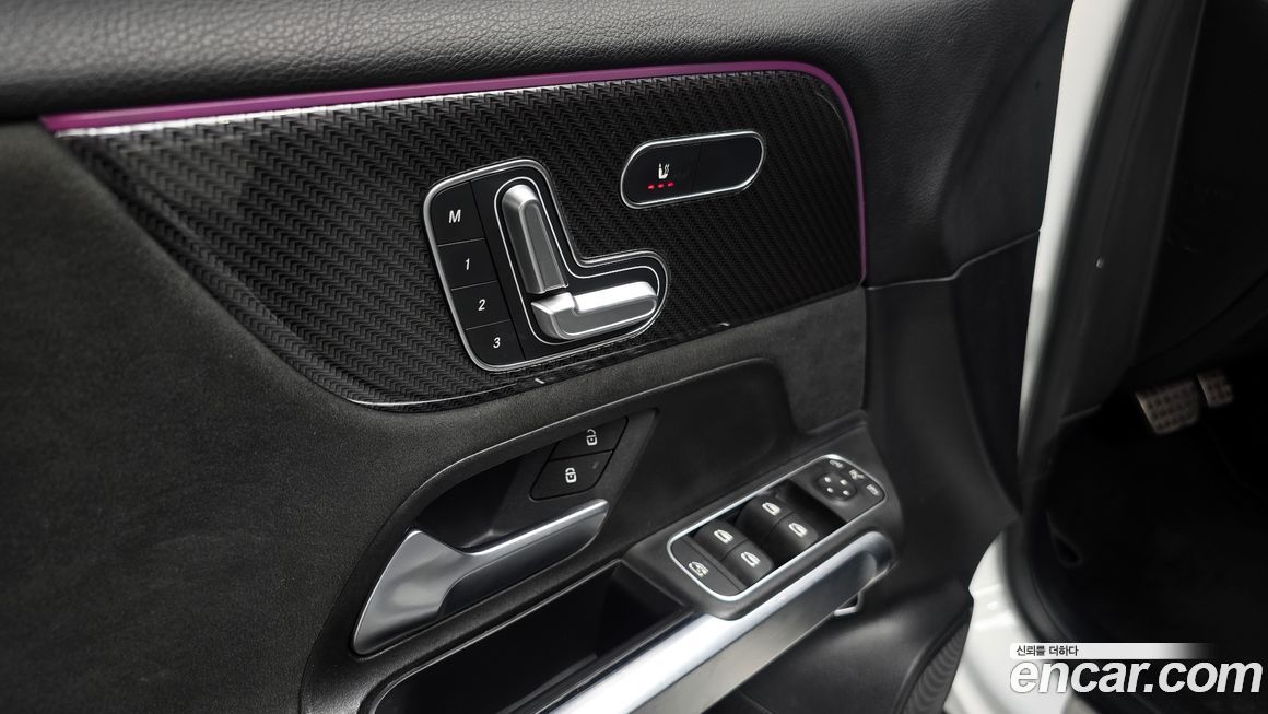 Mercedes-Benz GLB-Class 2021