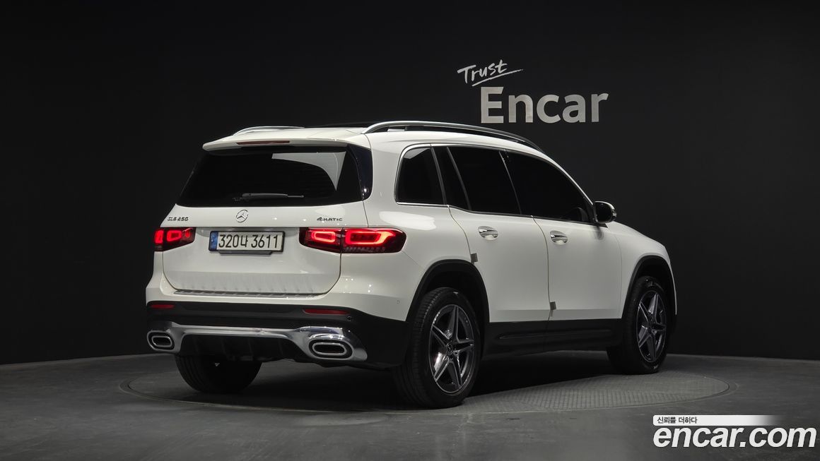 Mercedes-Benz GLB-Class 2021