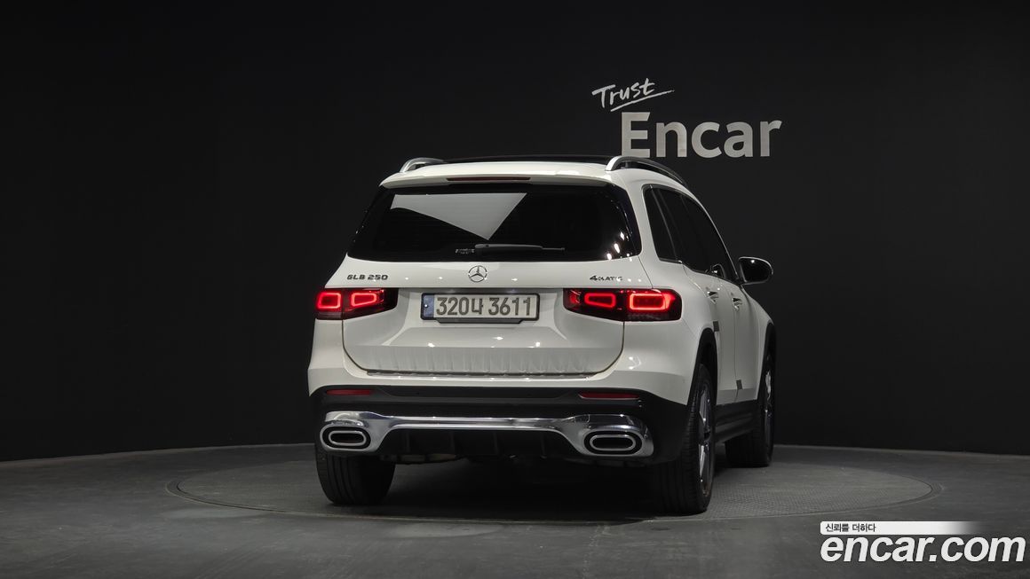 Mercedes-Benz GLB-Class 2021