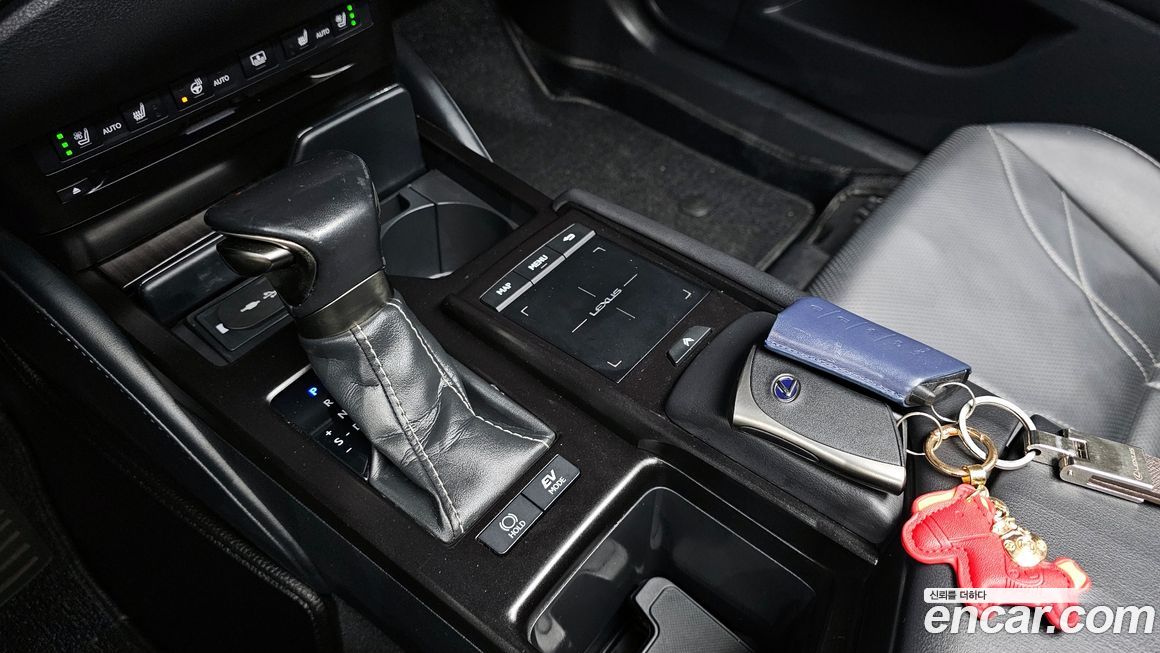Lexus ES 2019