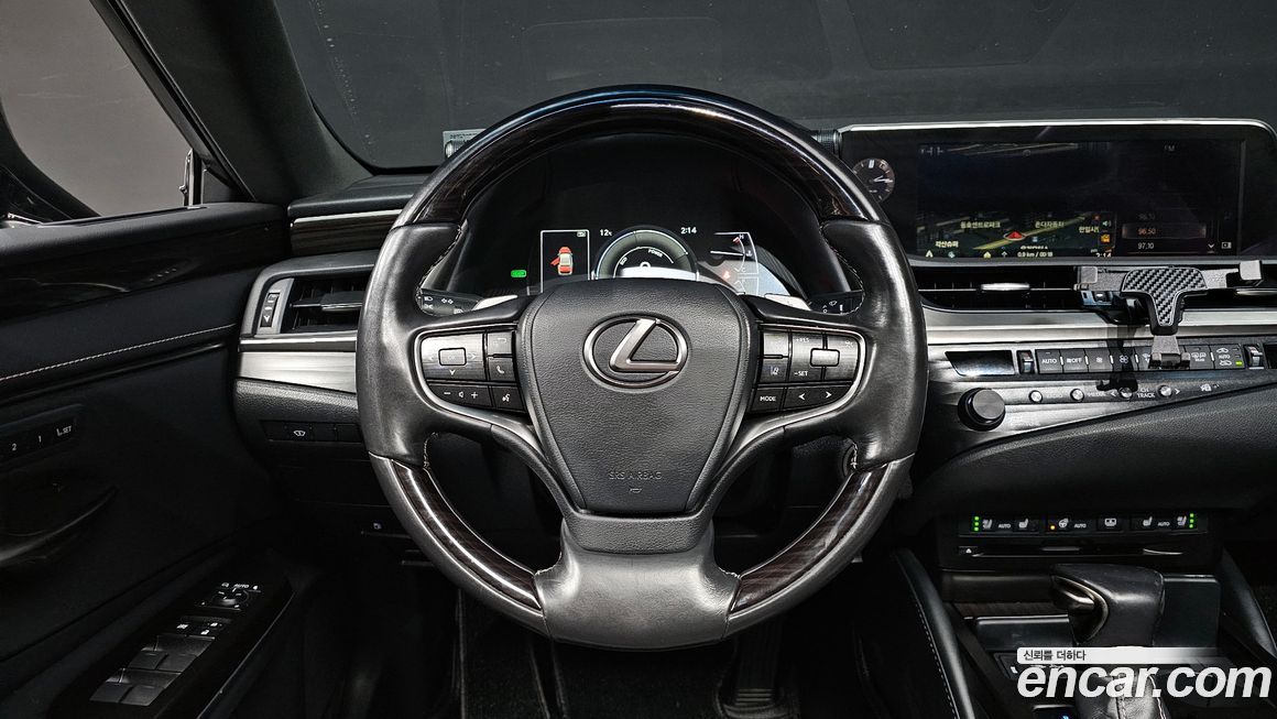 Lexus ES 2019