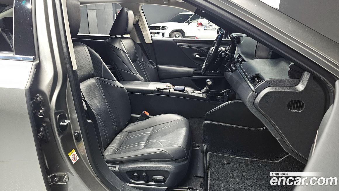 Lexus ES 2019