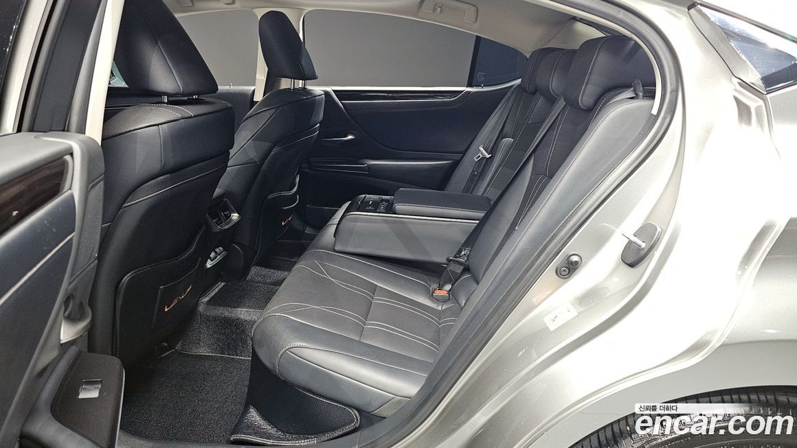 Lexus ES 2019