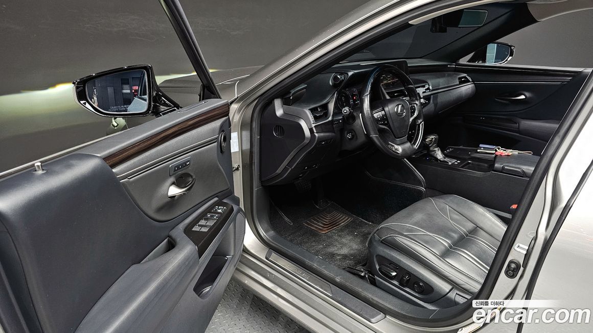 Lexus ES 2019