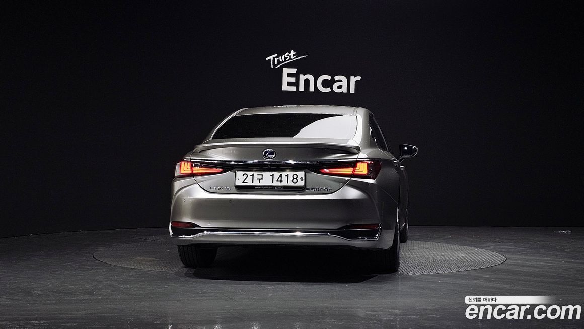 Lexus ES 2019