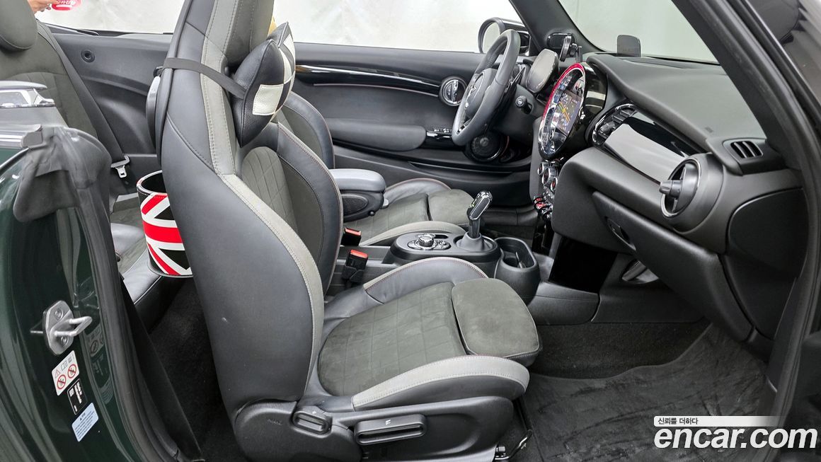 Mini Cooper Convertible 2024