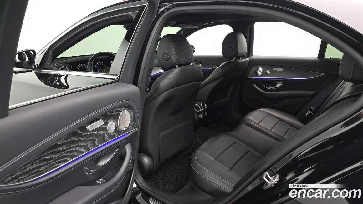 Mercedes-Benz E-Class 2021