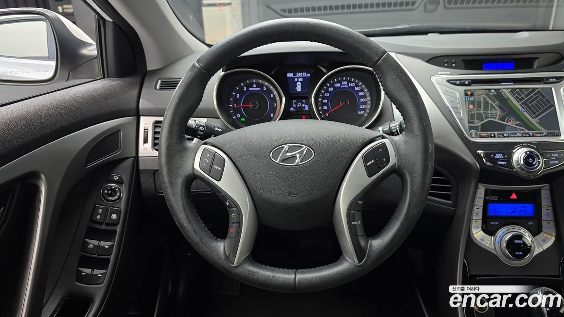 Hyundai AVANTE 2012