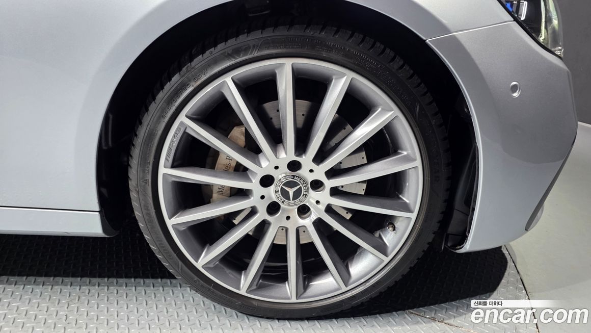 Mercedes-Benz E-Class 2022