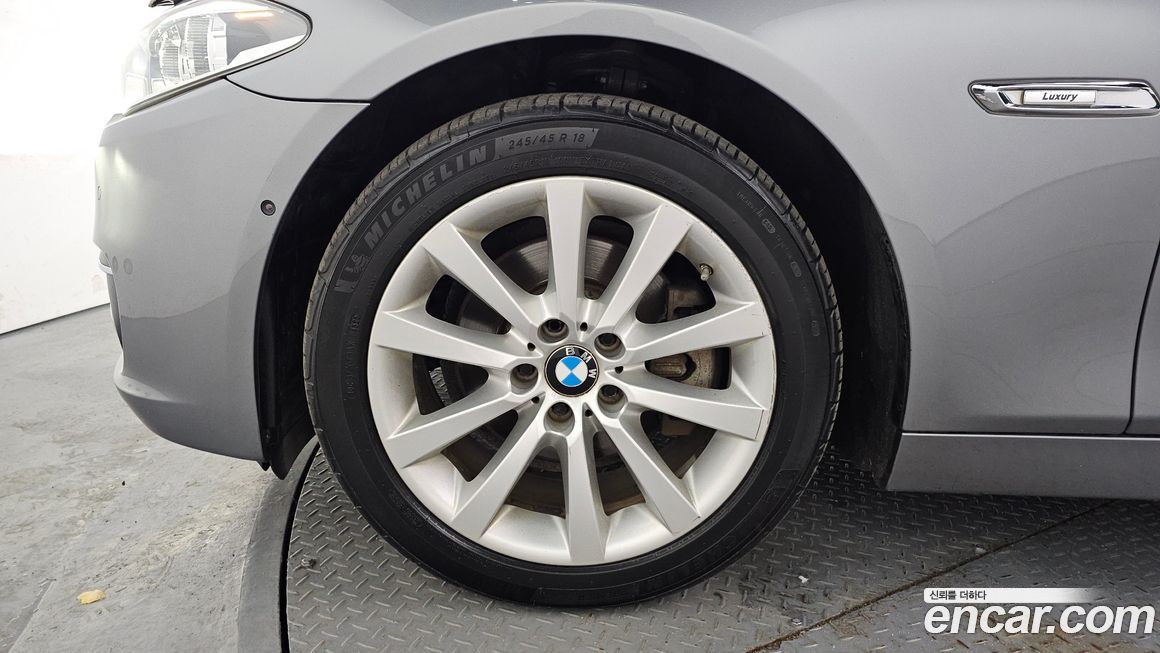 BMW 5-Series 2016