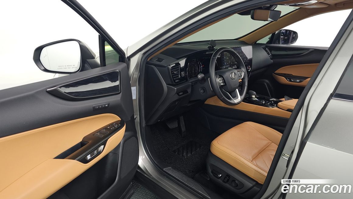 Lexus NX 2023