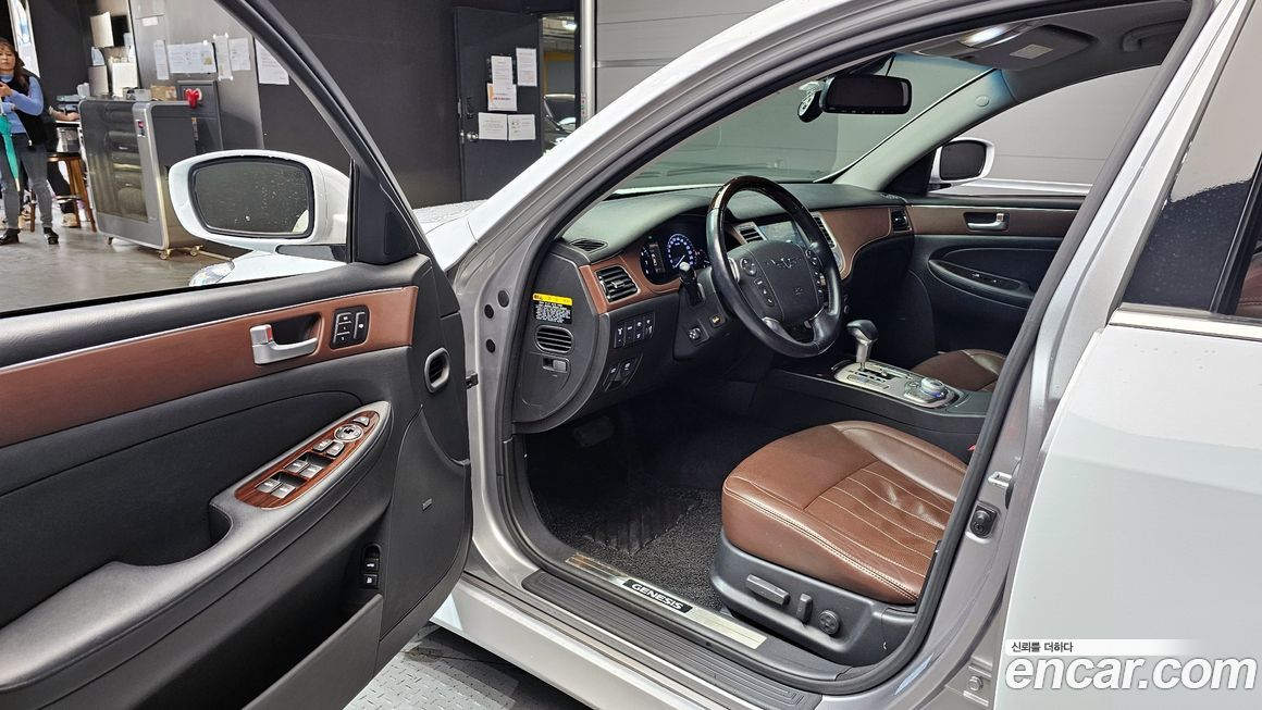 Hyundai Genesis 2013