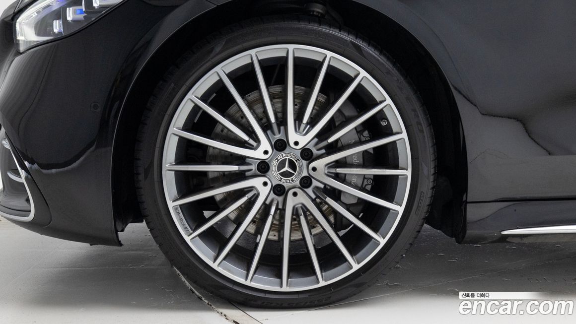 Mercedes-Benz S-Class 2025